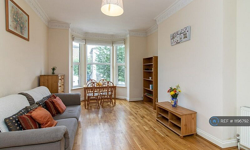 1 Bedroom Flat In Ra...