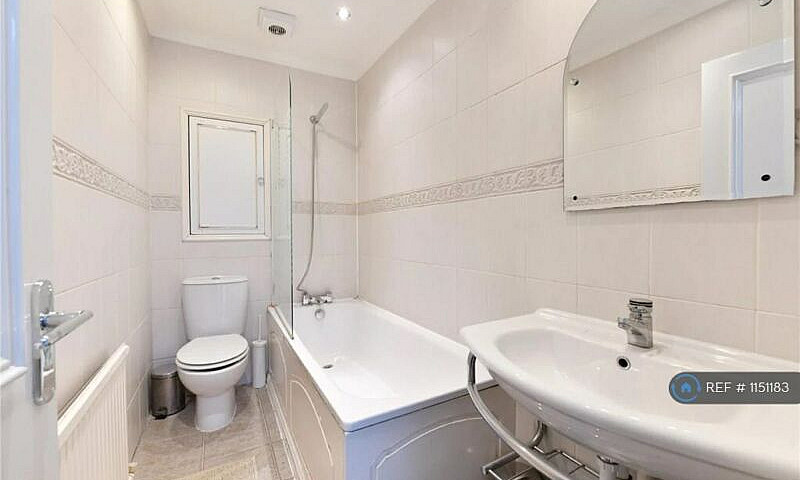 2 Bedroom Flat In No...