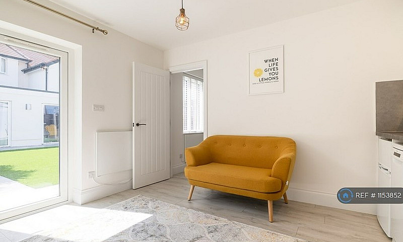 Studio Flat In Hazel...