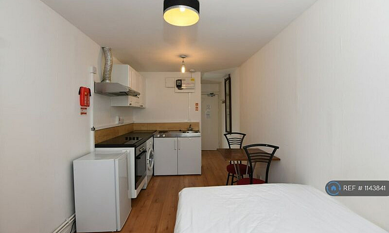 Studio Flat In Kembe...