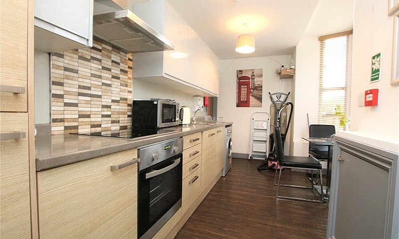 Spacious Studio/Beds...