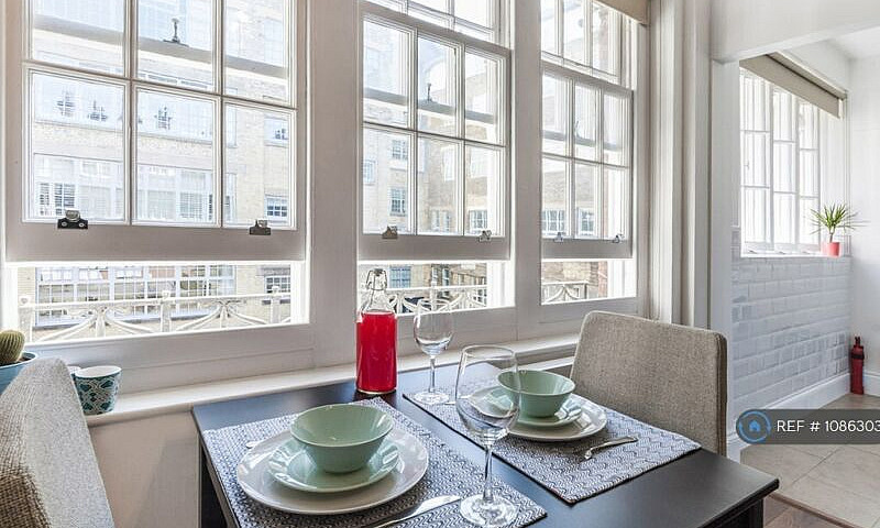 1 Bedroom Flat In Ma...