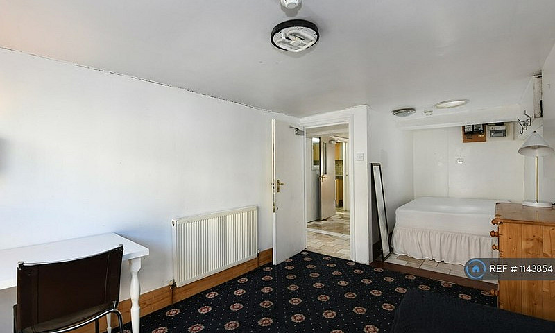 3 Bedroom Flat In Ca...
