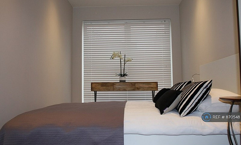 1 Bedroom Flat In Ha...
