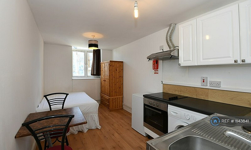 Studio Flat In Kembe...
