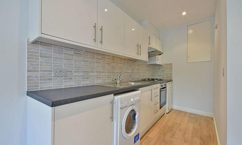 Lovely 1 Bed Flat Mi...