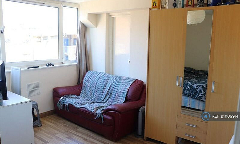 2 Bedroom Flat In As...