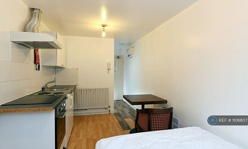 Studio Flat In Kembe...