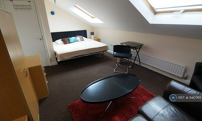 1 Bedroom In Window ...
