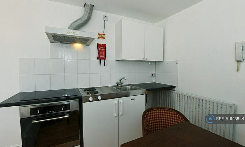 Studio Flat In Kembe...