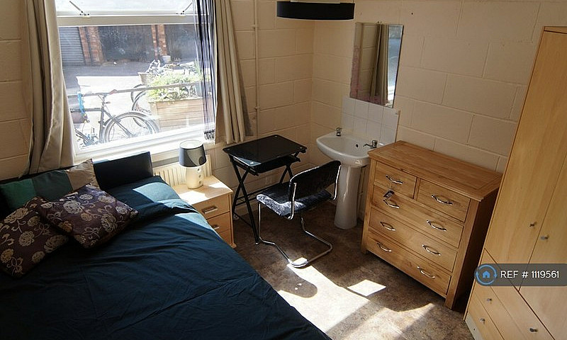 1 Bedroom In Vandyke...