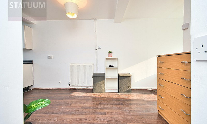 Newly Refurbished 4 ...