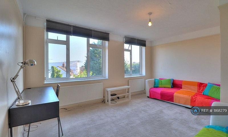 3 Bedroom Flat In Tr...