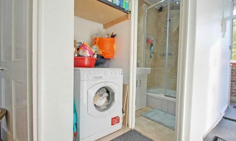 3 Bedroom Flat In Ba...