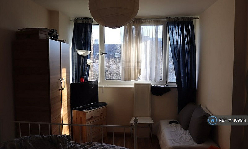 2 Bedroom Flat In As...