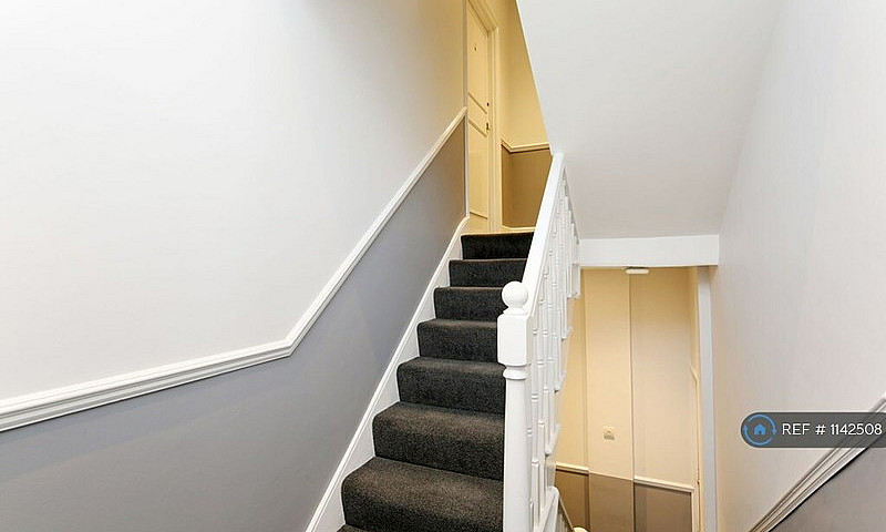 Studio Flat In Westm...