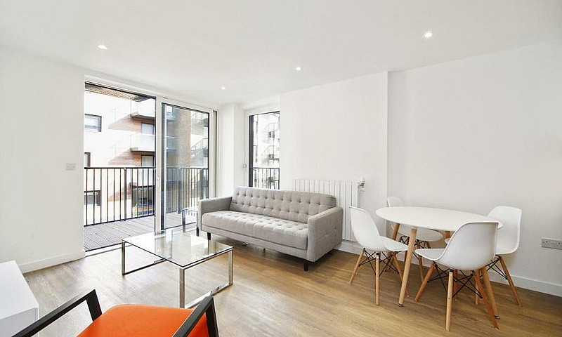 1 Bedroom Flat In Ro...