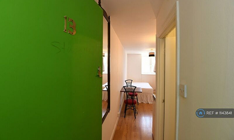 Studio Flat In Kembe...