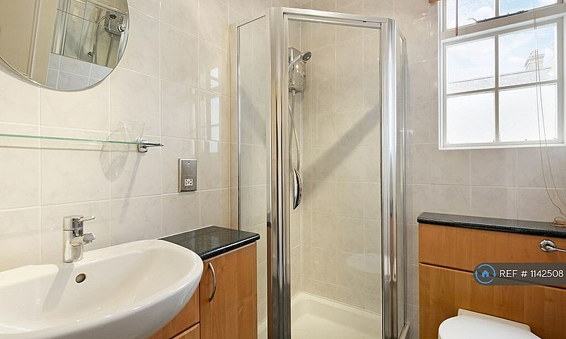 Studio Flat In Westm...