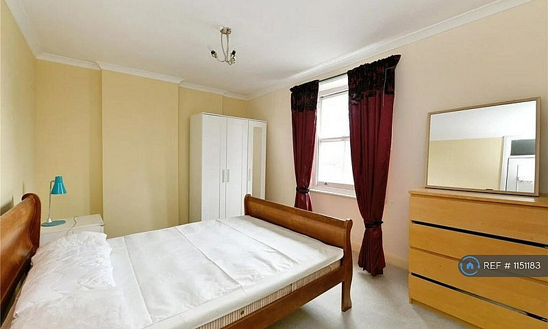 2 Bedroom Flat In No...