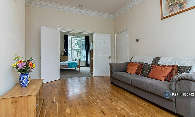 1 Bedroom Flat In Ra...