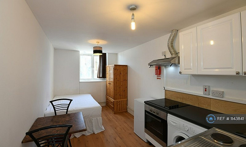 Studio Flat In Kembe...