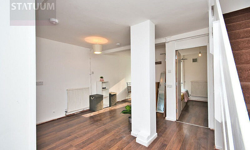 Newly Refurbished 4 ...