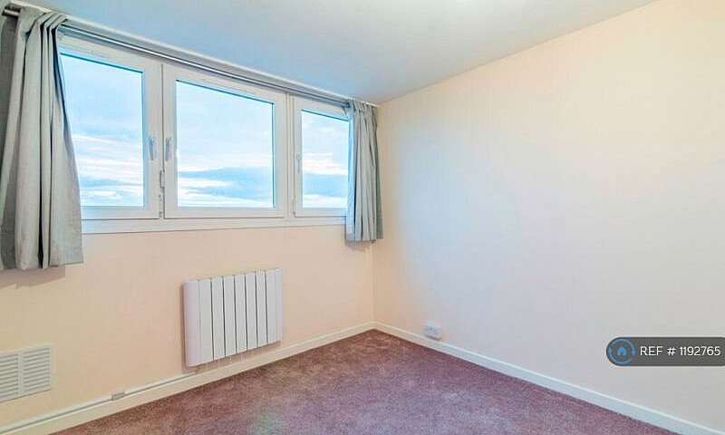 2 Bedroom Flat In Ma...