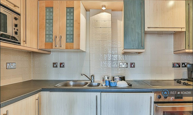 1 Bedroom Flat In Ro...