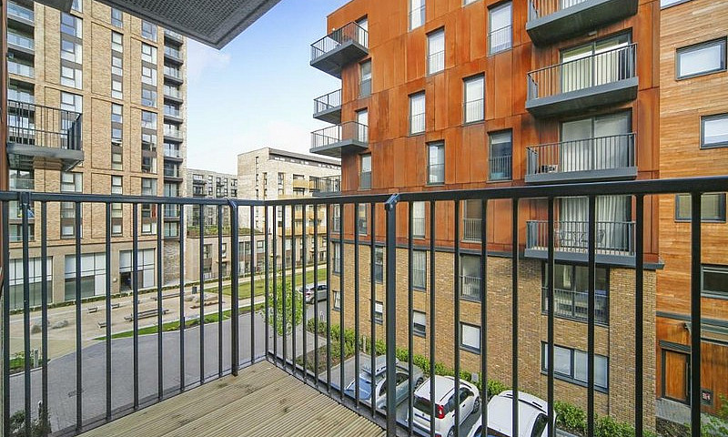 1 Bedroom Flat In Ro...
