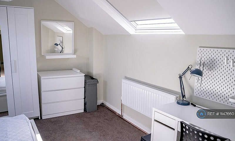 1 Bedroom In Station...