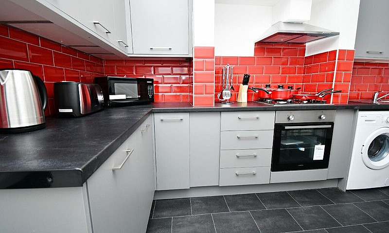 Newly Refurbished 4 ...