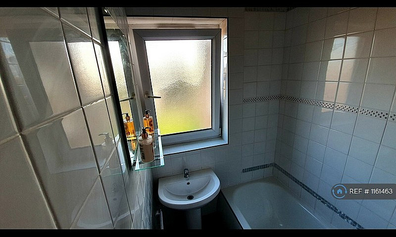 3 Bedroom Flat In Br...