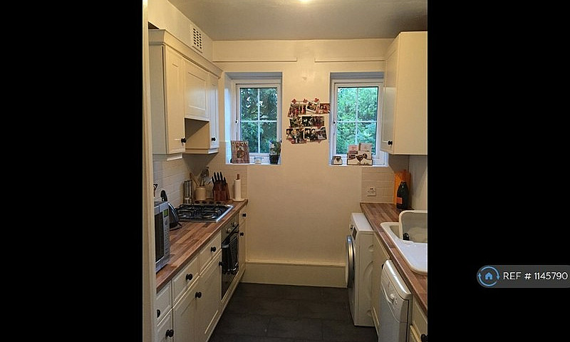 2 Bedroom Flat In Ac...