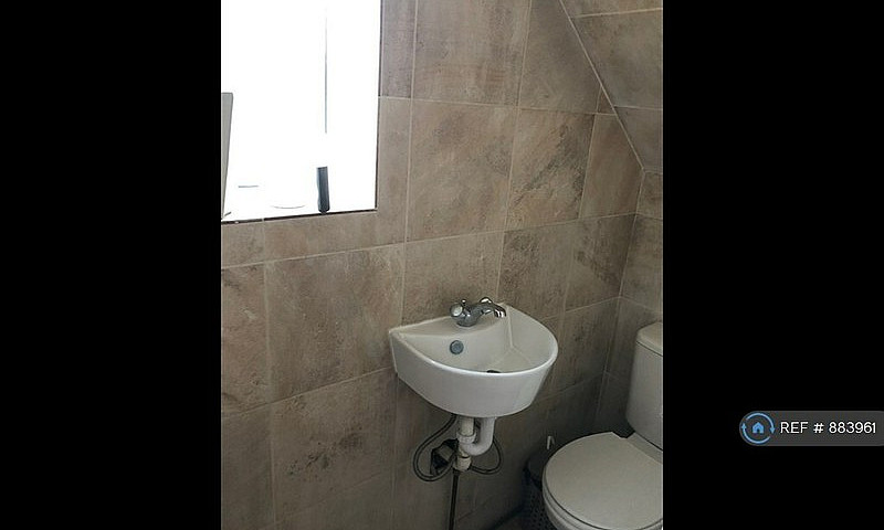 1 Bedroom In Garrick...