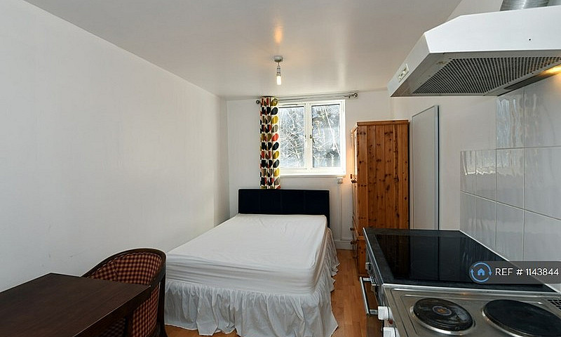 Studio Flat In Kembe...