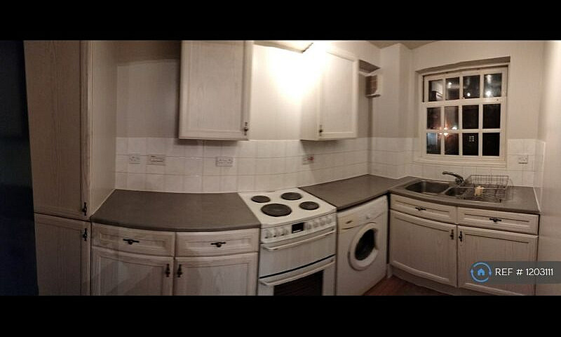 1 Bedroom Flat In Le...