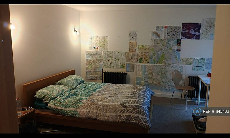 3 Bedroom Flat In Ho...