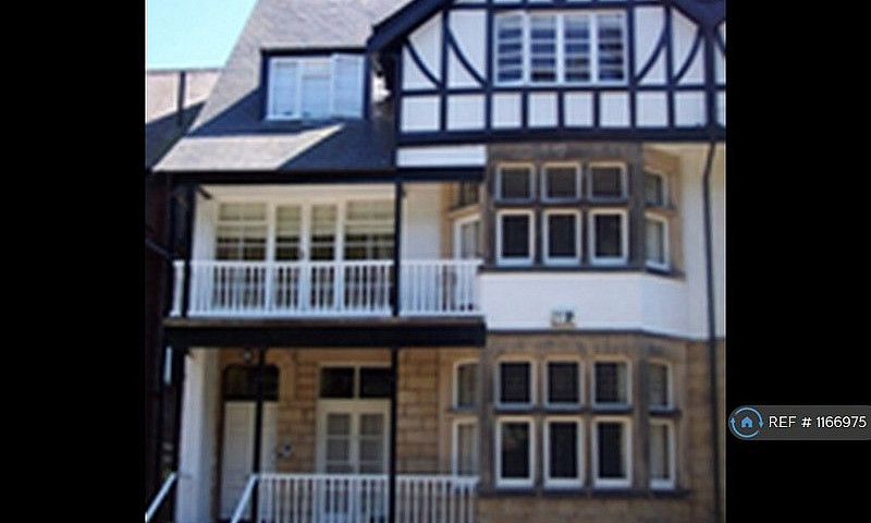 2 Bedroom Flat In Ha...