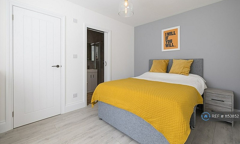 Studio Flat In Hazel...