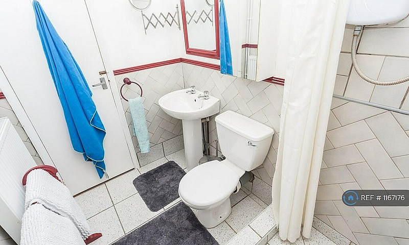 4 Bedroom House In H...