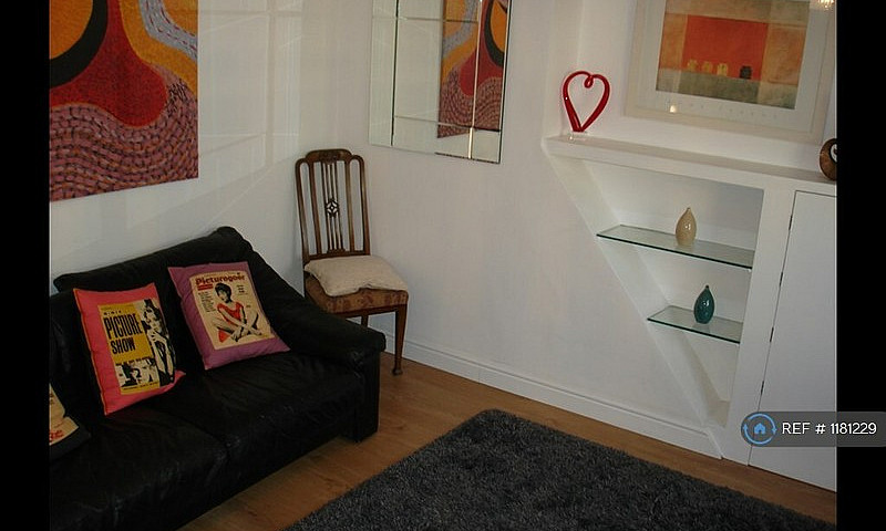 1 Bedroom Flat In So...
