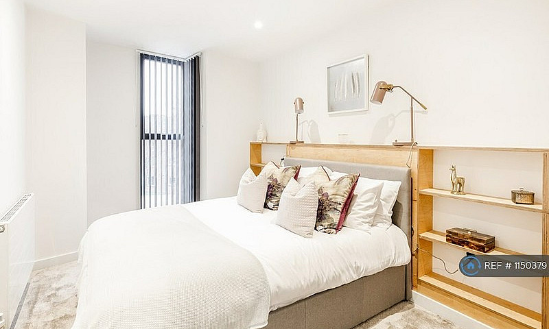2 Bedroom Flat In Gr...
