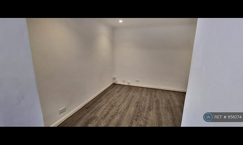 1 Bedroom Flat In Na...