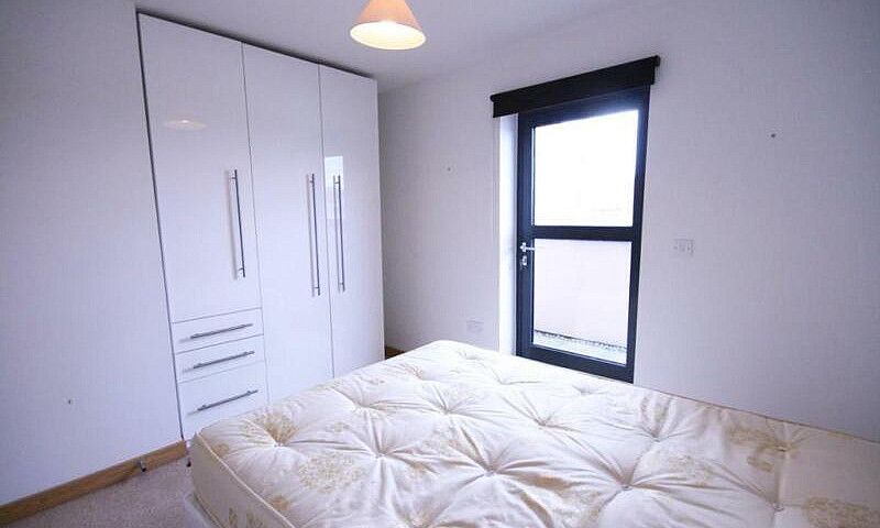 2 Bedroom Flat In Te...
