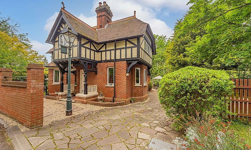 3 Bedroom House In D...