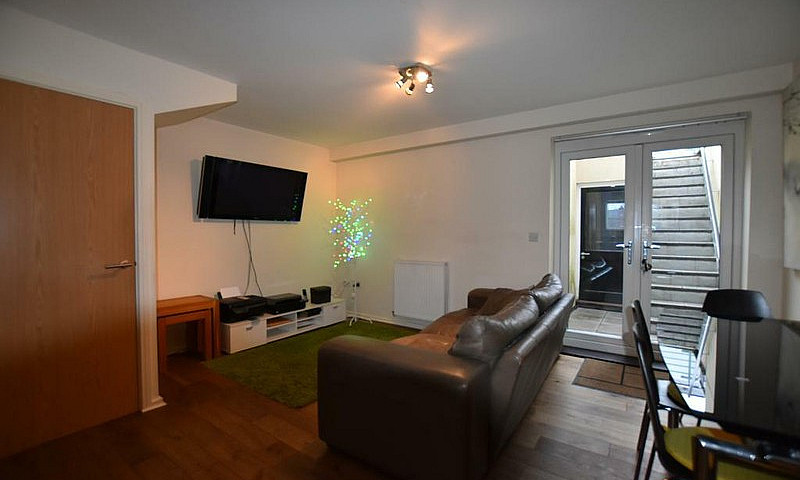 4 Bedroom House In S...