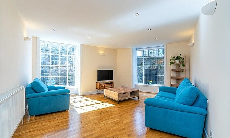 Amazing 2 Bedrooms ...