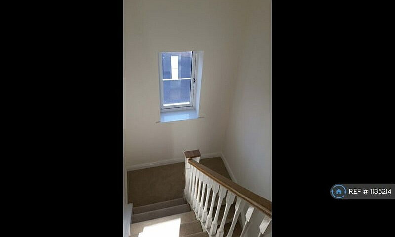 2 Bedroom House In T...