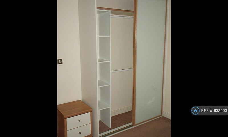 2 Bedroom Flat In Sa...